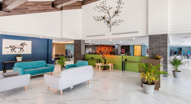Highwayman Inn & Conference Centre, Book Hotel Hoteller i Orillia med parkering, Parkering
