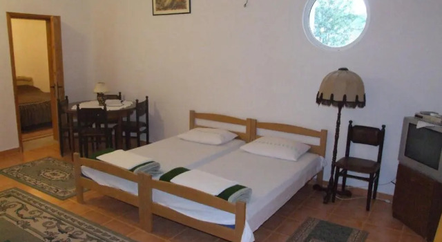Четырёхместный номер Standard с балконом B&B Lovac Pool & Spa