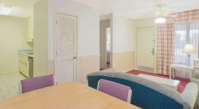 Deluxe Doppel Suite Howard Johnson by Wyndham Dothan