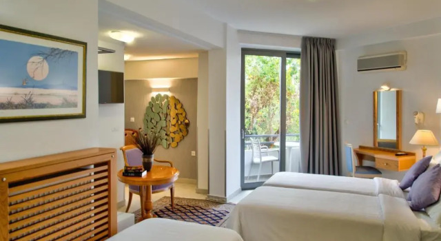 Трёхместный номер Standard с видом на сад Poseidon Hotel