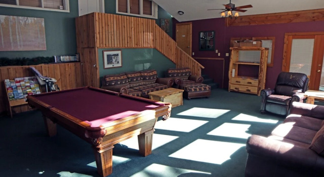 Timber Creek Chalets: 7 2 Bedroom Cabin, Забронировать Шале Отели Эстес-Парк с парковкой, Парковка