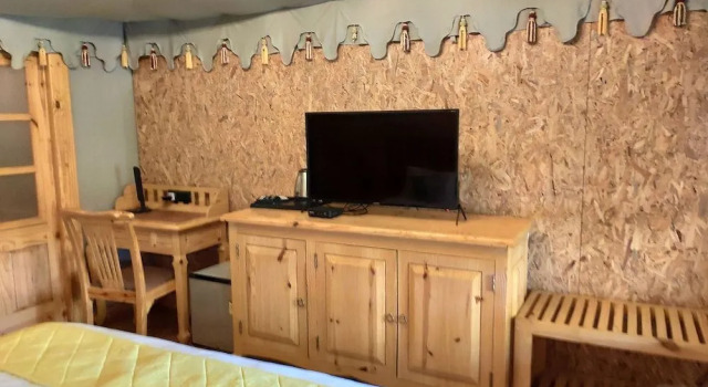 Cabana Affair, Rezervovat Hotel Rājpur Uttarakhand