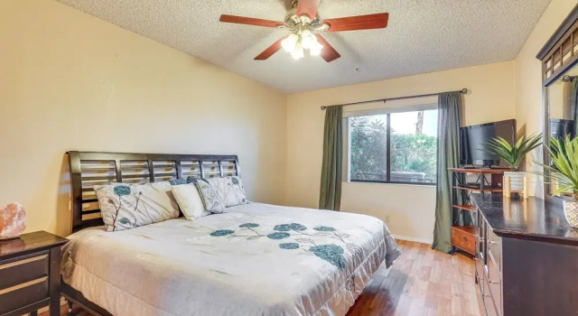 Апартаменты с 2 комнатами Walk to Golf & Beach: Queens Bay Resort Condo