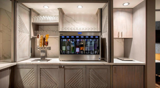 Двухместный клубный люкс Presidential c 1 комнатой Winston-Salem Marriott