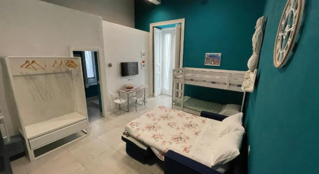 B&B A Casarella, Забронировать Отель «постель и завтрак» Неаполь - Центральный вокзал Неаполь, рядом с Церковь Пио Монте делла Мизерикордия