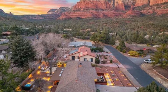 Коттедж NEW Redrock Experience Views Firepit Hottub