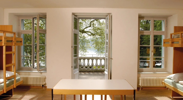 Кровать в общем номере Richterswil Youth Hostel