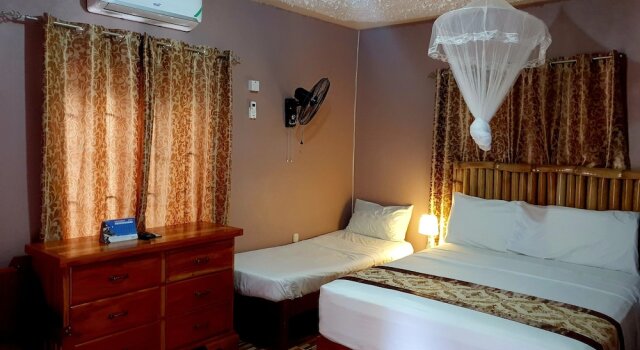 Mesmerize Guest House, Rezervați Pensiune Port Antonio Portland
