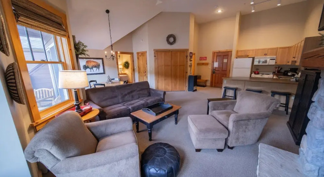 Buffalo Lodge 8411 by SummitCove Vacation Lodging, Забронировать Апартаменты/квартира Отели Roosevelt National Forest с парковкой, Парковка