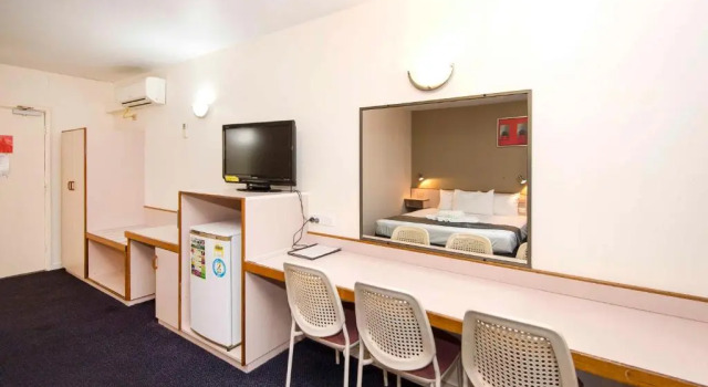 Студия Mid City Motor Inn