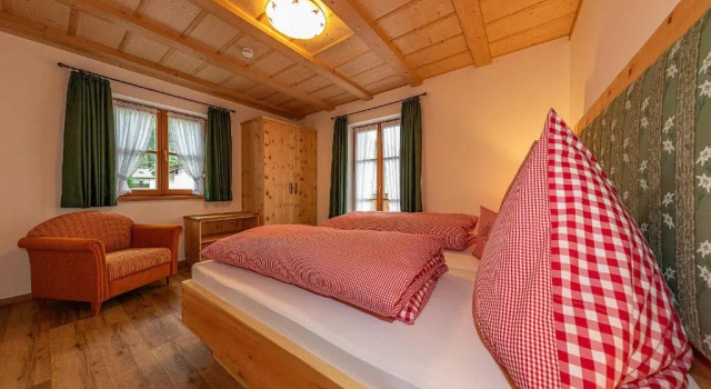 Neuerbaute Ferienhaushälfte 4erspitzblick, Rezerwuj Hotel Hotele w Bawaria z parkingiem, Parking