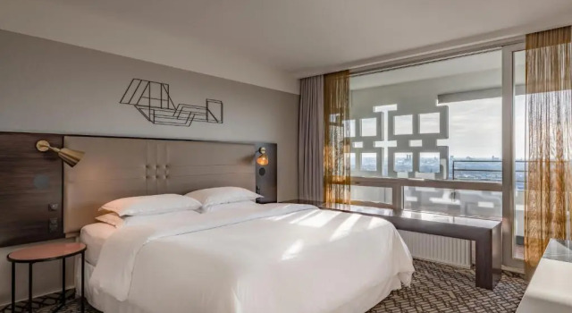 Двухместный люкс Superior Four Points by Sheraton Munich Arabellapark