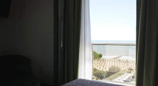 Трёхместный номер Standard с балконом и с частичным видом на море Hotel Cambridge