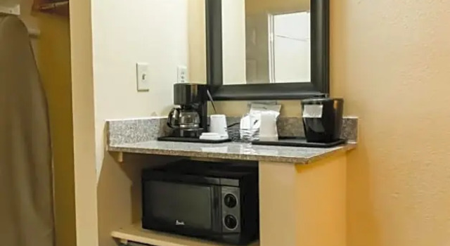 Четырёхместный люкс c 1 комнатой Country Inn & Suites by Radisson, Helen, GA