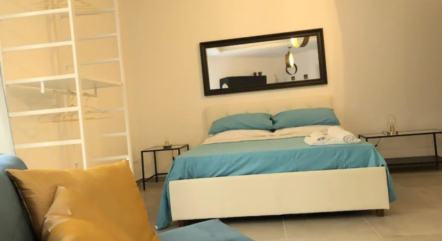 21 Holiday House