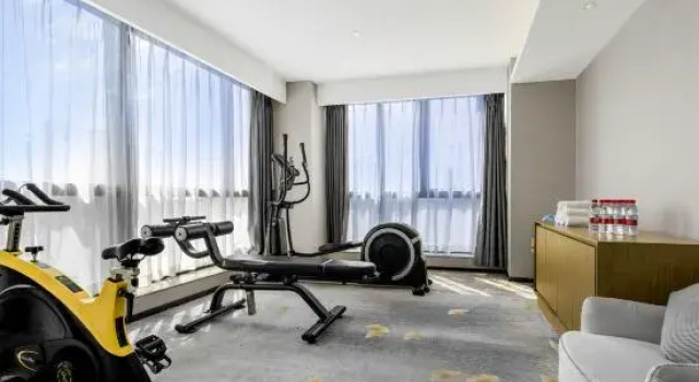 Desheng Huatian Holiday Hotel