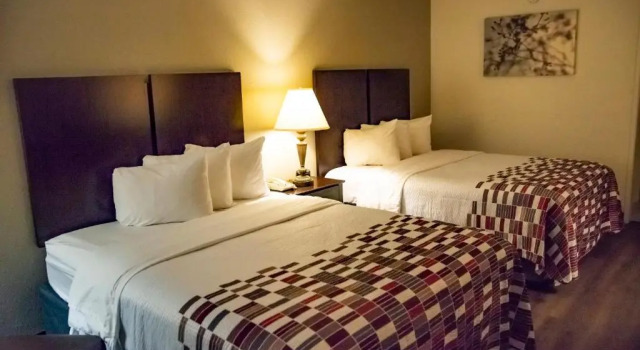 Четырёхместный номер Deluxe Red Roof Inn Tallahassee East