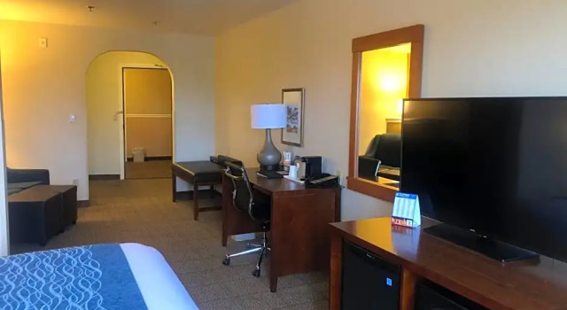 Двухместный люкс с балконом Comfort Inn & Suites Ukiah Mendocino County