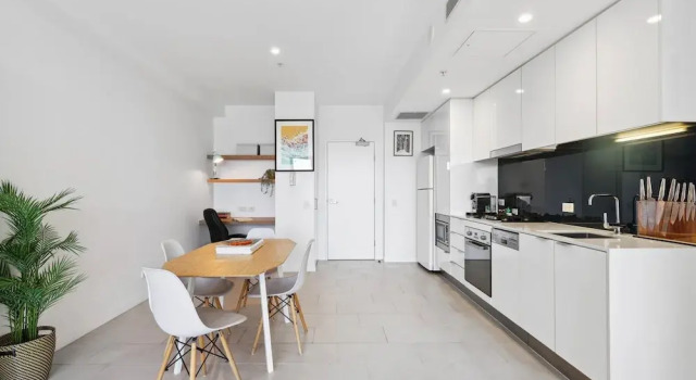 Апартаменты Contemporary 1-bed With Pool Near Brisbane River
