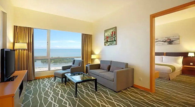 Двухместный люкс c 1 комнатой с видом на море Holiday Inn Melaka by IHG