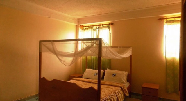 Номер Deluxe Palm Springs Hotel Masaka