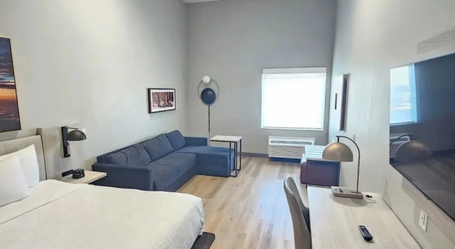Четырёхместный люкс La Quinta Inn & Suites by Wyndham DeSoto