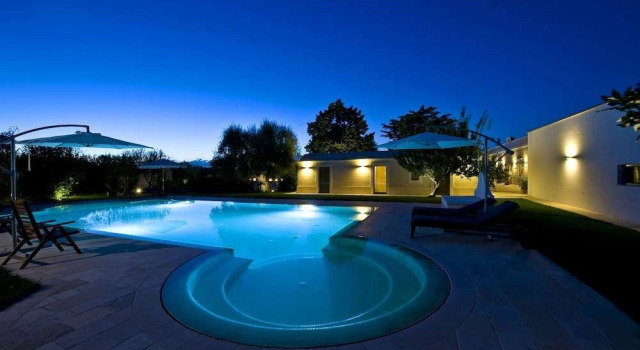 Masseria Il Mandorlo Fiorito x 8 Piscina Privata, Rezerwuj Hotel Hotele w Valle d'Itria z parkingiem, Parking