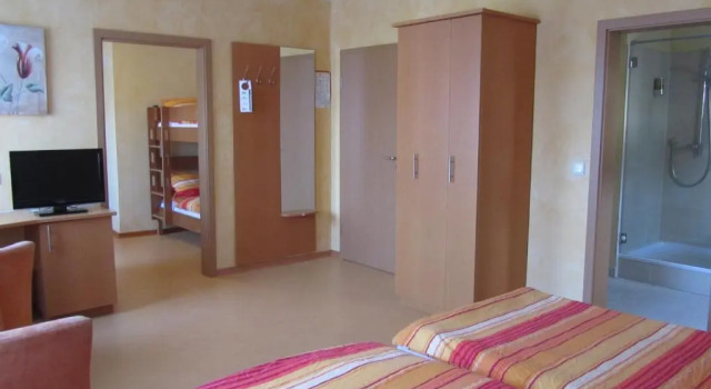 Семейный номер Standard Hotel zur Burg Nürburg Large car park