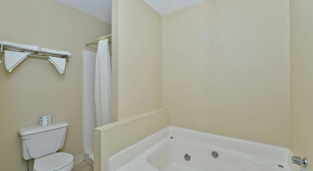 Четырёхместный номер Standard Americas Best Value Inn Hazlehurst