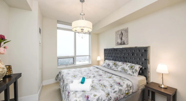 Номер Luxury Sarkar Suites - 310 Burnhamthorpe Road