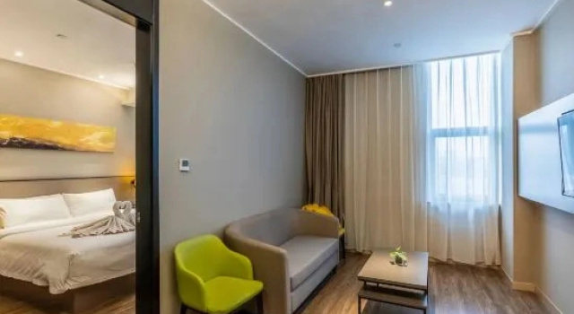 Двухместный люкс Homeinn Plus Hotel (Tai'an Dongyue Street Renault Wuyue Plaza)