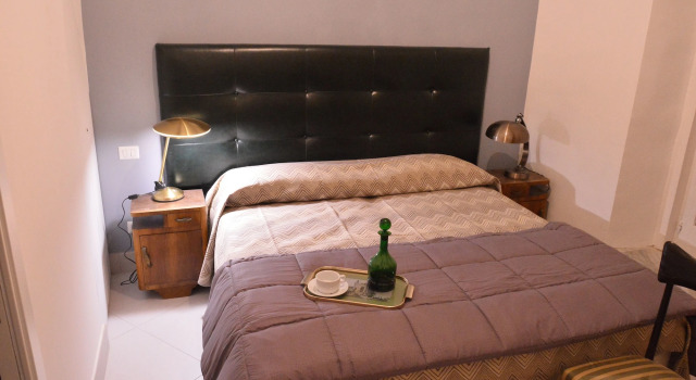Petrucci Garden B&B, Забронировать Отель «постель и завтрак» Отели Неаполя с завтраком, рядом с Кафедральный собор Неаполя, Завтраки