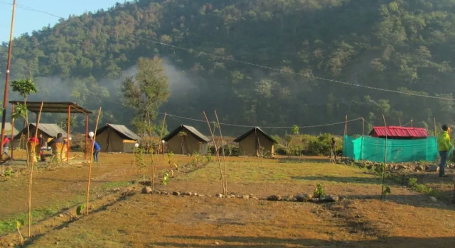 Кровать в общем номере Mornis Camp and Resort