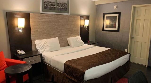 Двухместный номер Ramada by Wyndham Rockville Centre