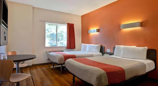 Четырёхместный номер Standard Motel 6-Gilroy, CA
