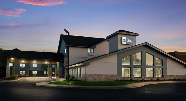 Best Western Fort Wayne I-69 North, Забронировать Отель Отели Форт-Уэйн с парковкой, рядом с Parkview Women's &amp; Children's Hospital, Парковка