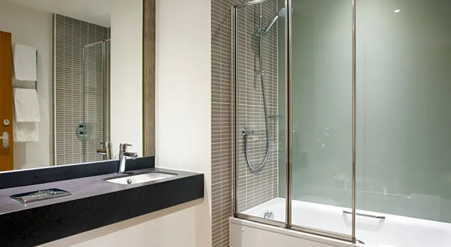 Трёхместный номер Standard Holiday Inn Ashford Central by IHG