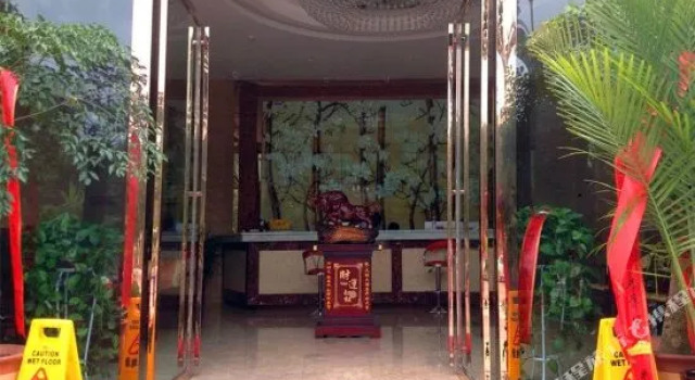 Xingyi Tianheng Hotel, Varaa Hotelli Qianxinan Kiina