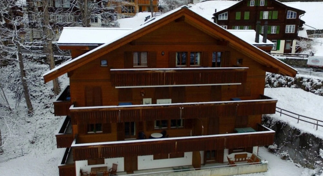 Chalet Roossi Huus 3, Prenota Chalet Hotel a Canton Berna con parcheggio, Parcheggio
