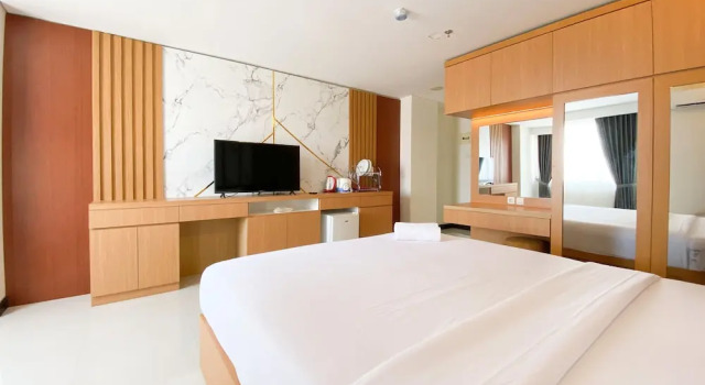 Студия Homey And Strategic Studio (No Kitchen) At Sentraland Semarang Apartment
