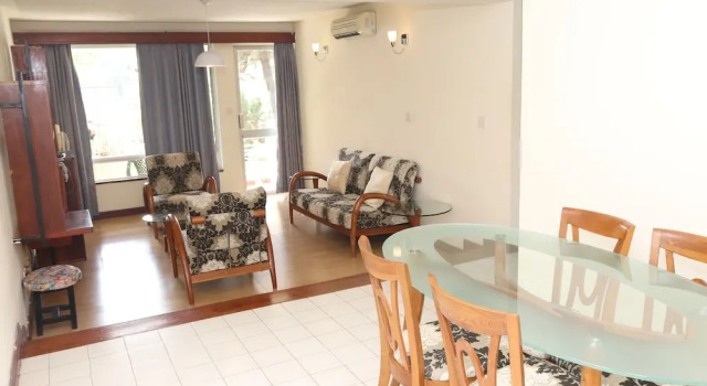 Golf Course Apartments, Rezervovat Apartmán Hotely v Kampala s bazénem, poblíž The Acacia Mall, Bazén