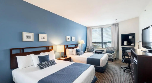 Четырёхместный номер Standard Ocean Promenade Hotel
