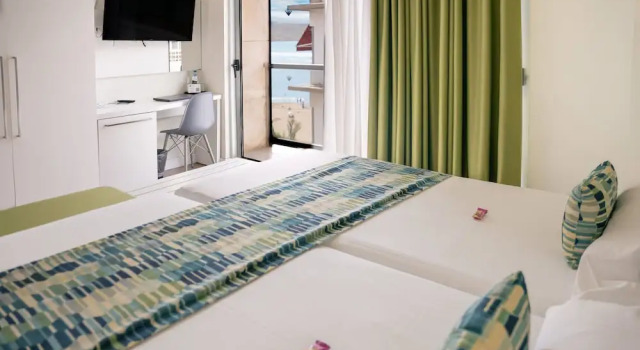 Двухместный номер с балконом и с видом на море Hotel Aloe Canteras