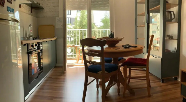 Flora - Modern Rooftop Apartment With Balcony