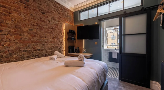 Номер Comfort The Crown Pub & Guesthouse