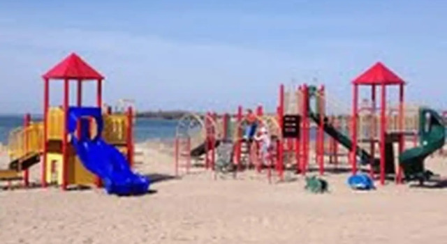 Коттедж 4 Bedroom Cottage on Manitoulin Island Next to Sand Beaches