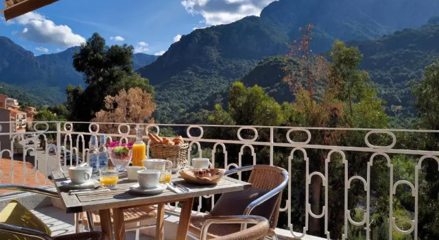 Четырёхместный номер Superior Logis Hotel Le Lonca