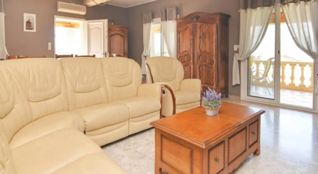 Apartment With 3 Bedrooms in Port-de-bouc, With Wonderful sea View, Shared Pool and Furnished Terrace - 5 km From the Beach, Prenota Appartamento Port-de-Bouc Laguna di Berre