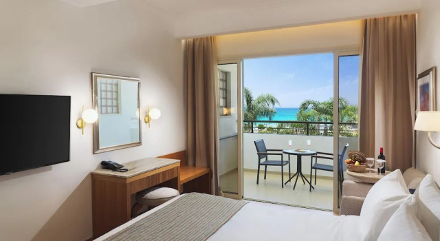 Номер Superior с балконом и с видом на море Olympic Lagoon Resort Ayia Napa