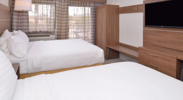 Четырёхместный номер Premium с балконом Holiday Inn Express Palm Desert by IHG